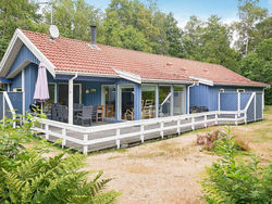 Four-Bedroom Holiday home in Aakirkeby 2