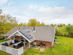 Four-Bedroom Holiday home in Juelsminde 5