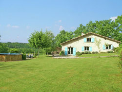 Modern Holiday Home in Manzac-sur-Vern with Private Pool