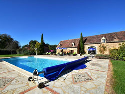 Beautiful Holiday Home with Heated Pool in Cazals France