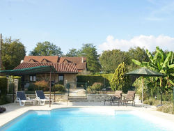 Beautiful holiday home with fine private swimming pool in the cultural surroundings of Cahors