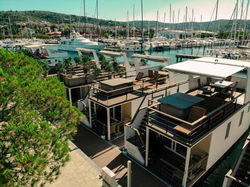 Marina Luxury Houseboat Lace