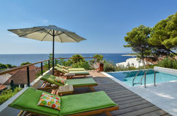 Newly renovated house in the town of Hvar with new pool, sea view and only 100m far from the sea.