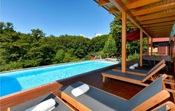 Amazing home in Rakov Potok w/ Outdoor swimming pool, Sauna and 3 Bedrooms