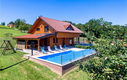 Amazing home in Grkavescak w/ Outdoor swimming pool, Jacuzzi and 3 Bedrooms