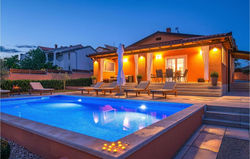 Amazing home in Pula w/ Outdoor swimming pool and 3 Bedrooms