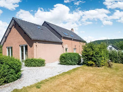 Enticing Holiday Home in Treignes near Forest
