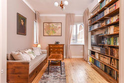 Chez Marie ~ Cozy One-Bedroom with Balcony