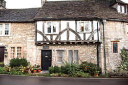 Luxury Cotswolds Cottage including Hot tub, Castle Combe