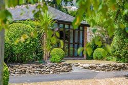 Luxury Summerhouse Annexe in lush gardens in Fowey