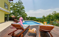 Beautiful home in Zagreb with Outdoor swimming pool and 3 Bedrooms