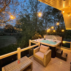 Torrey Pines - luxury hot tub lodge with free golf for guests