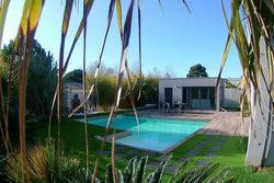 Villa avec piscine, spa, calme, proche de la mer.