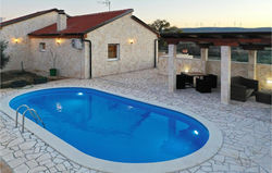 Nice home in Pridraga with WiFi, Heated swimming pool and 3 Bedrooms
