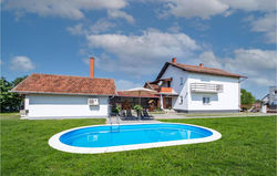 Nice home in Dakovo with heated swimmingpool for your vacation