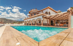 Beautiful home in Malaga with Outdoor swimming pool, WiFi and 5 Bedrooms