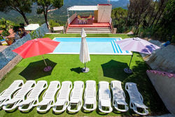 Catalunya Casas: Colorful Villa Mare up to 12 guests, just 3.5 km to the beach!