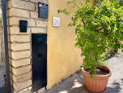 One-Bedroom House with Patio & Parking 15mins from Rome Centre