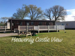 Heavenly Castle View - Luxury Mini Lodge with Castle Views