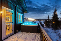 Skeikampen cabin with mountain view, jacuzzi and 8 bedrooms
